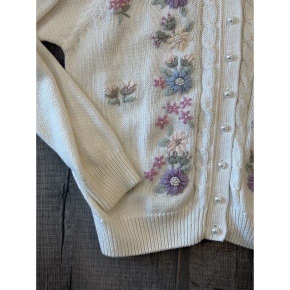 Vtg Huntington Ridge Embroidered Women's White  Cardigan Floral Sweater Medium - Picture 4 of 8